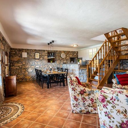 Villa Korina Пинезичи Экстерьер фото