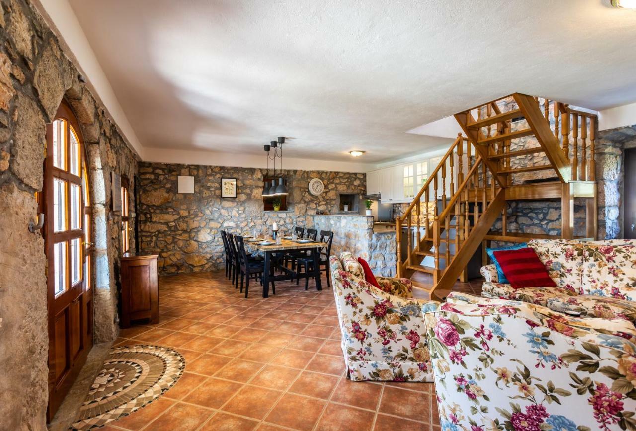 Villa Korina Пинезичи Экстерьер фото